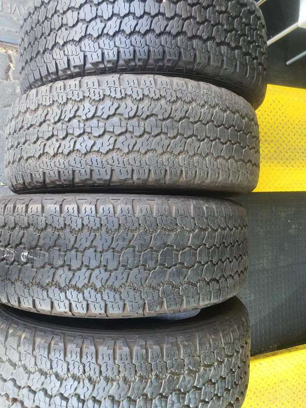 255/60/20  Goodyear Wranglar AT. 70% life