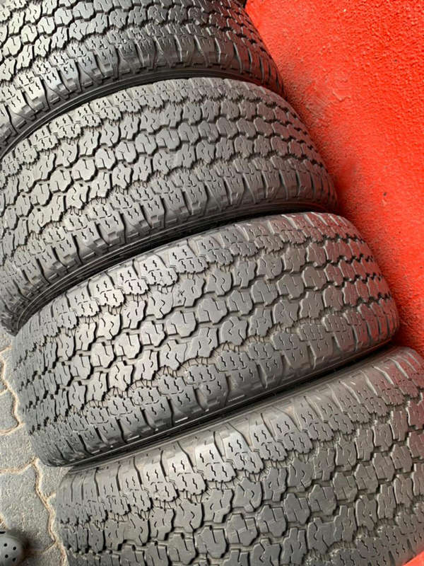 255/60/20 Goodyear Wranglar AT. Very good condition