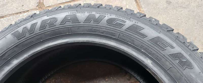 255/55/19 Goodyear Wrangler AT. %