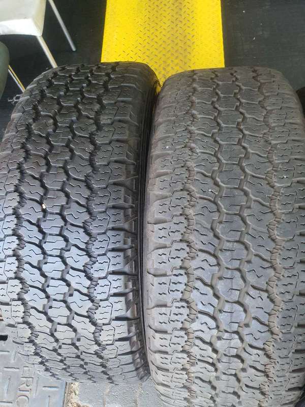 255/60/20  Goodyear Wranglar AT. 70% life