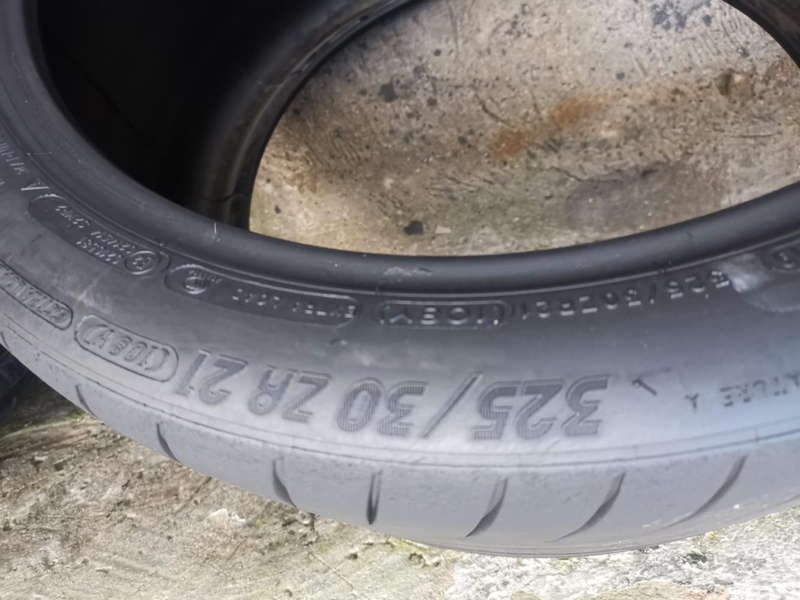 325/30/21 × 2 Michelin Pilot Sport Cup 2