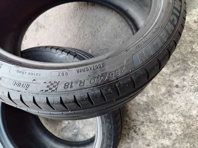 255/40/18 x 2 Michelin Runflat