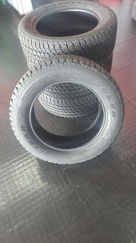 255/60/20 × 4 Goodyear Wranglar. 100%