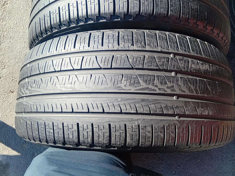 275/40/20 × 2 Pirelli Scorpoin Verde tyres.