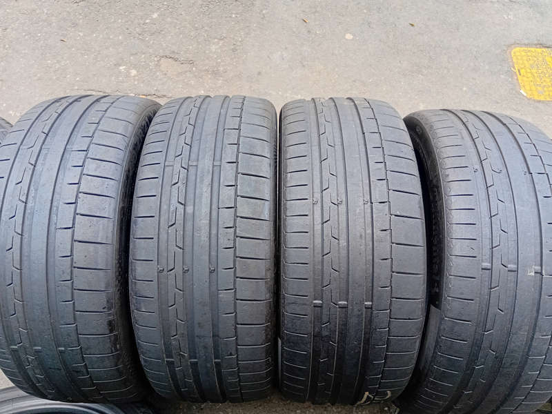 255/40/21 Continental tyres. 80% life