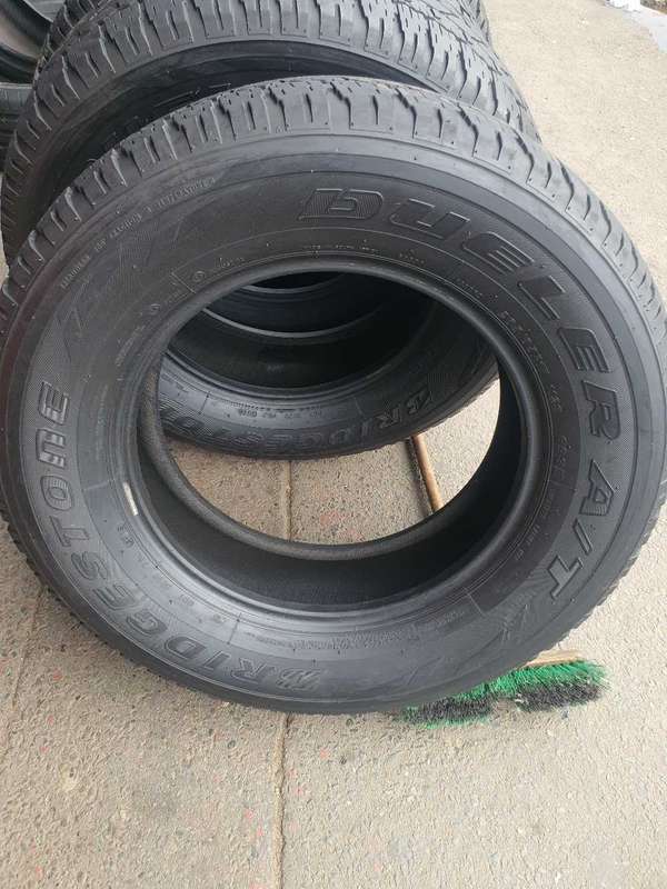 265/65/17 Bridgestone Duerler AT tyres. Great condition