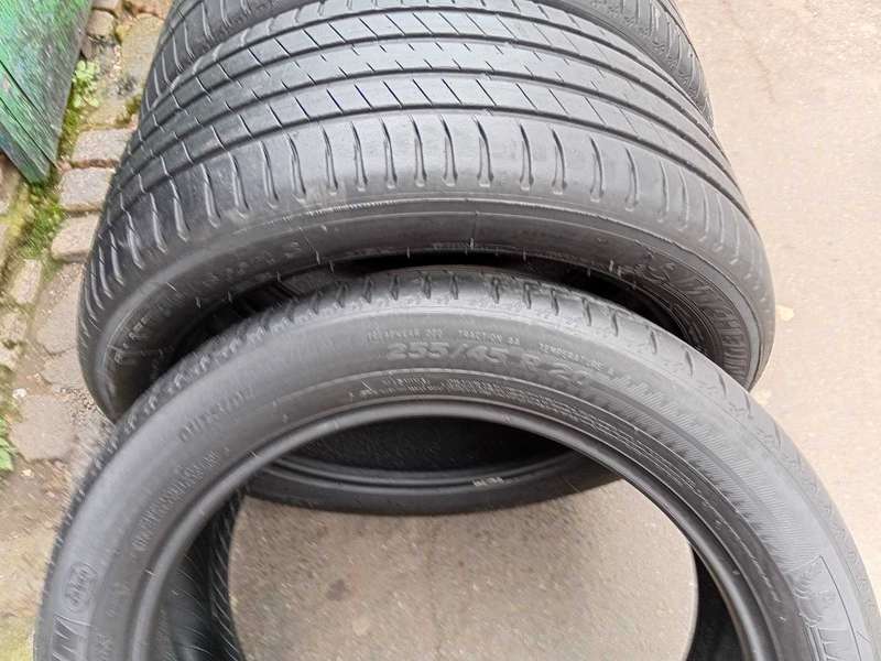 255/45/20 Michelin tyres. Good condition