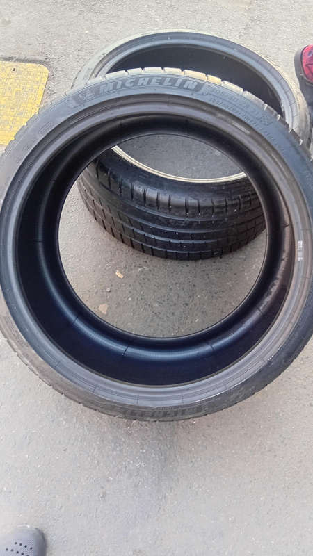 305/30/21 × 2 Michelin tyres (104Y)