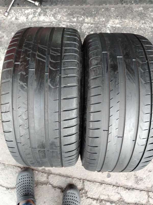 255/40/18 x 2 Michelin Runflat