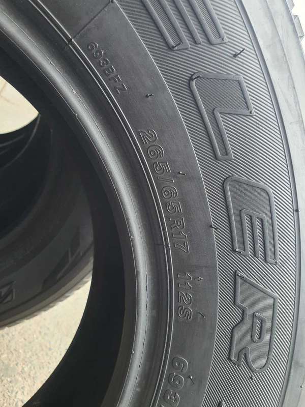 265/65/17 Bridgestone Duerler AT tyres. Great condition