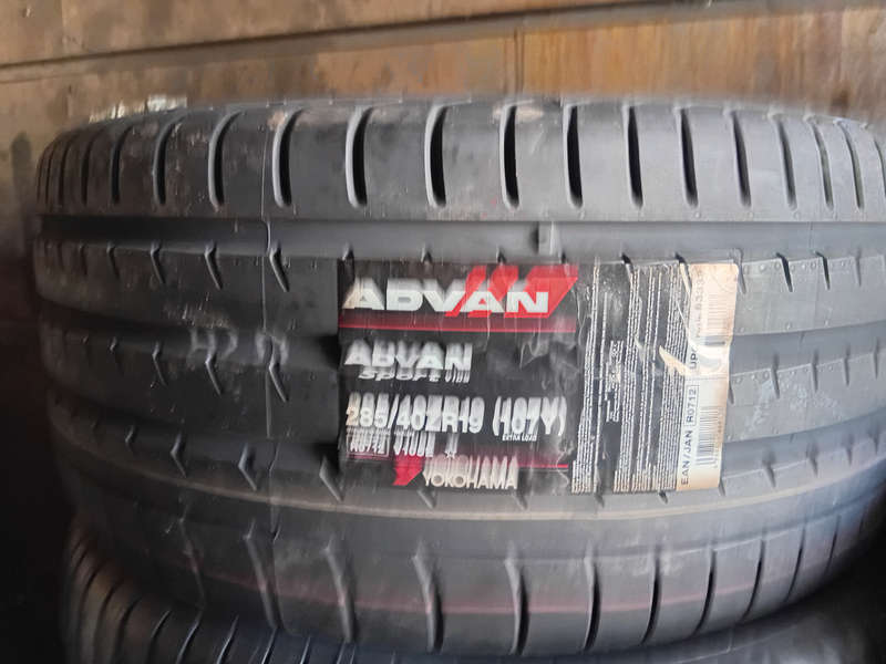 285/40/19 Yokohama Advan Sport (107Y).