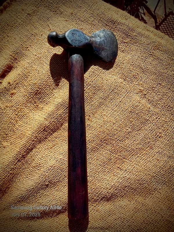 Forged hatchet and splitting chisel