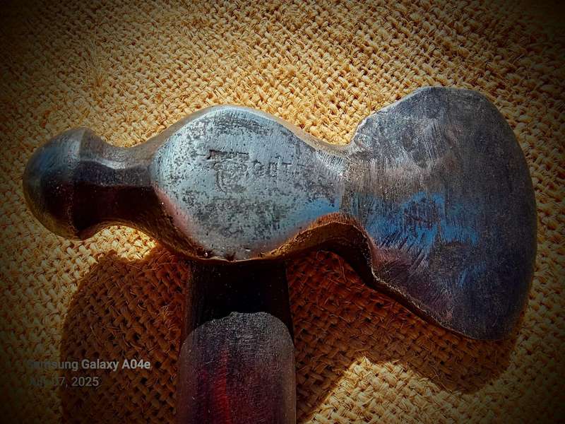 Forged hatchet and splitting chisel