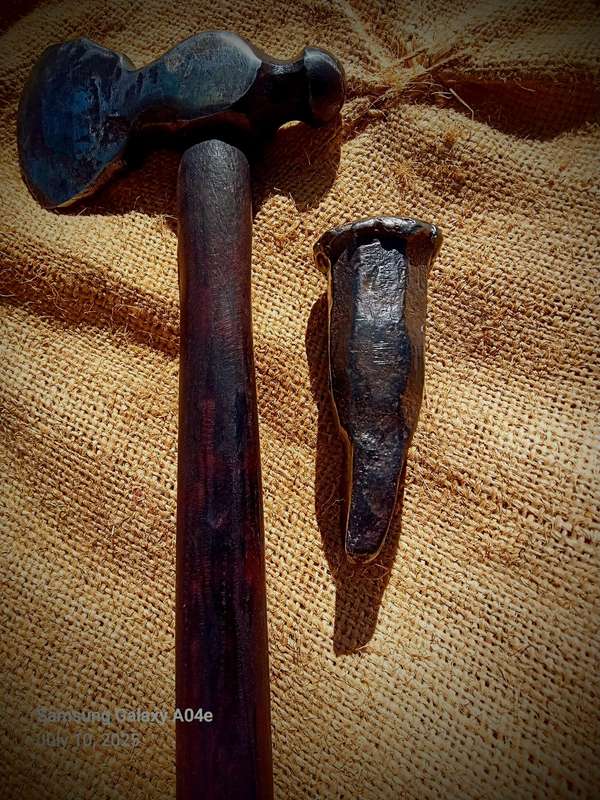 Forged hatchet and splitting chisel