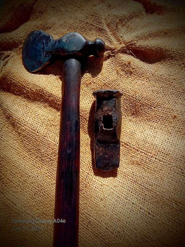Forged hatchet and splitting chisel