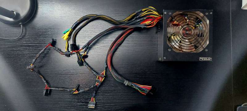 Gigabyte 585W Power Supply