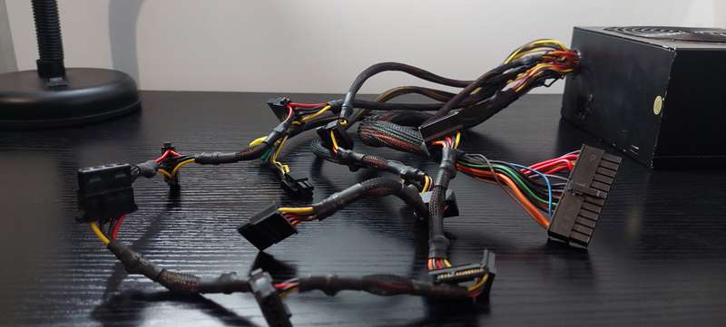 Gigabyte 585W Power Supply