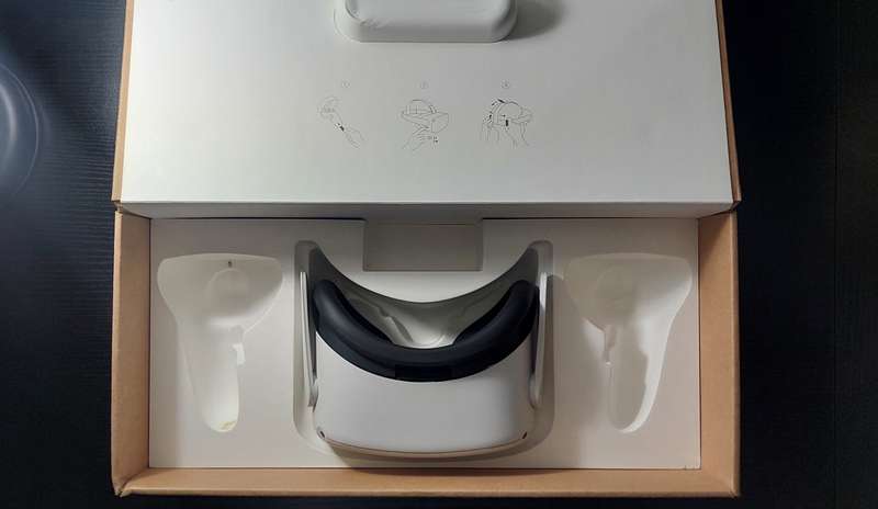 Damaged Oculus Quest 2 Headset