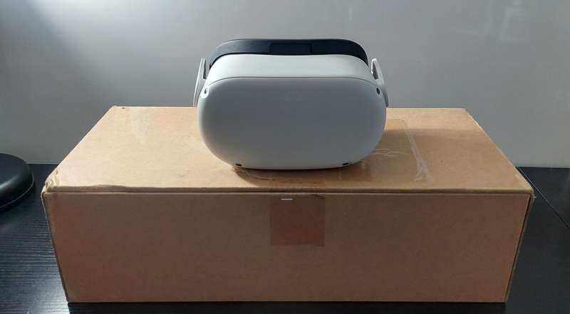 Damaged Oculus Quest 2 Headset