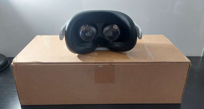 Damaged Oculus Quest 2 Headset