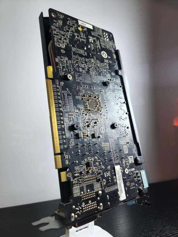 Radeon R9 270 GAMING 2G Graphics Card