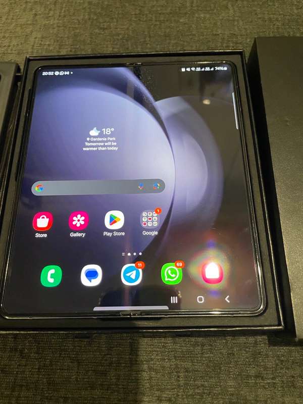 Samsung Galaxy Z Fold 5 Icy Blue Dual Sim 256GB In Original Packaging - Brand New Condition + Extras