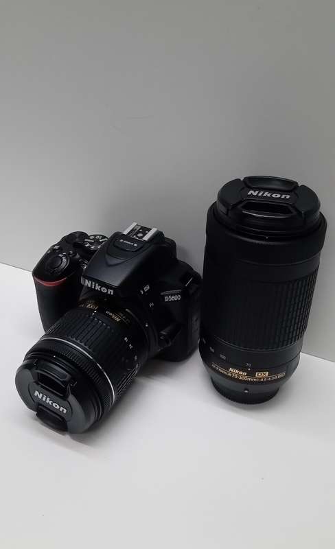Nikon D5600 + 70-300mm Zoom (Combo)