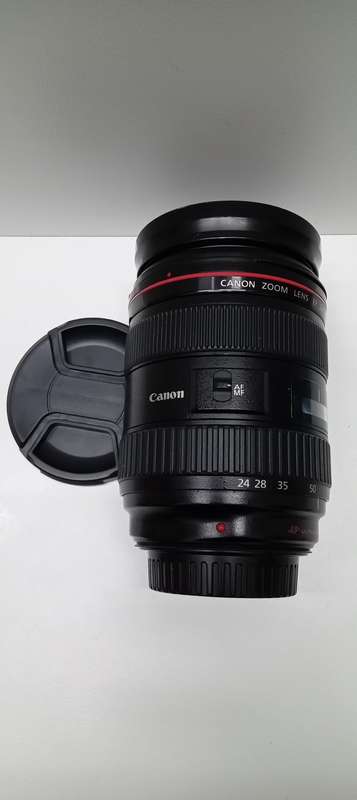Canon 24-70mm 1:2.8 standard zoom lens