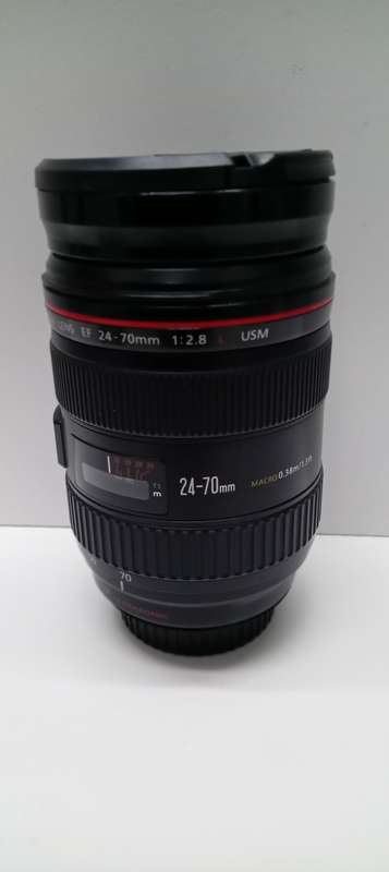 Canon 24-70mm 1:2.8 standard zoom lens