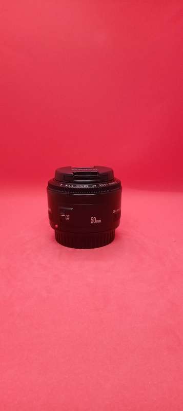 Canon EF 50mm 1:1.8 prime lens