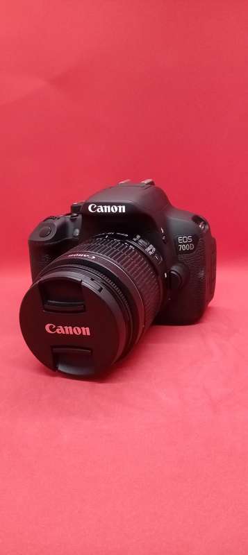 Canon 700d slr camera