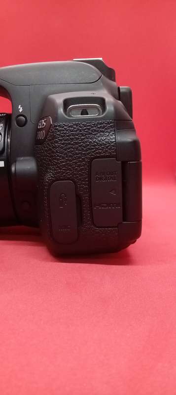Canon 700d slr camera