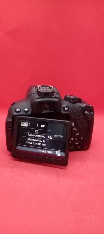 Canon 700d slr camera
