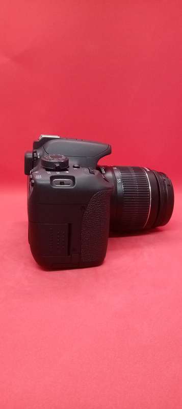 Canon 700d slr camera