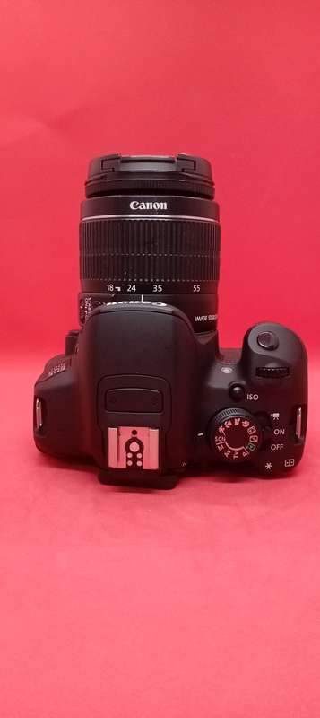 Canon 700d slr camera