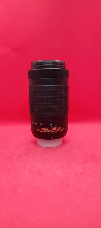 Nikon 70-300mm f4.5-6.3G ED zoom lens