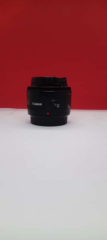 Canon EF 50mm 1:1.8 prime lens