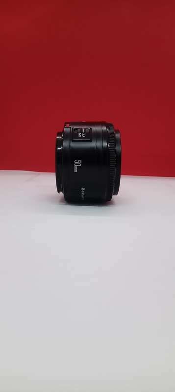 Canon EF 50mm 1:1.8 prime lens