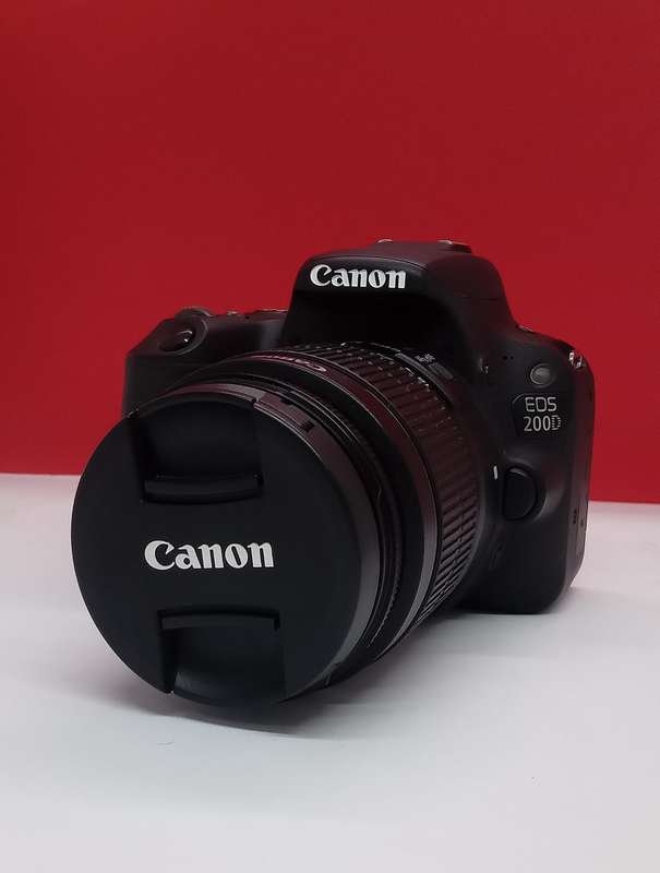 Canon 200D slr camera