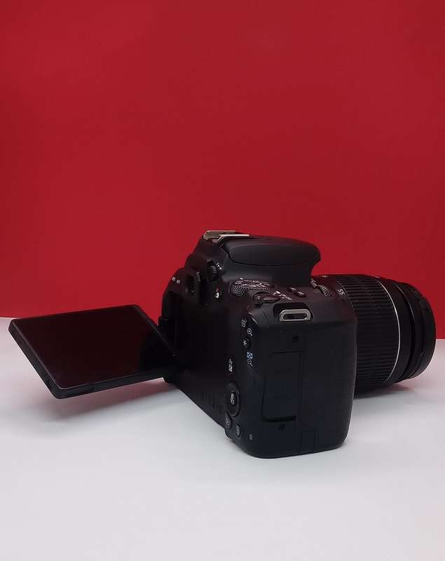 Canon 200D slr camera