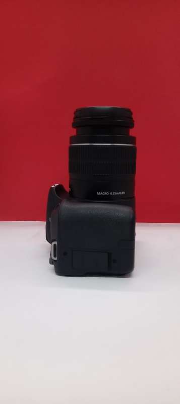 Canon 200D slr camera