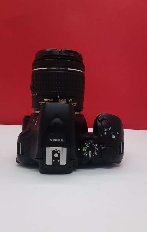 Nikon D5600 slr camera