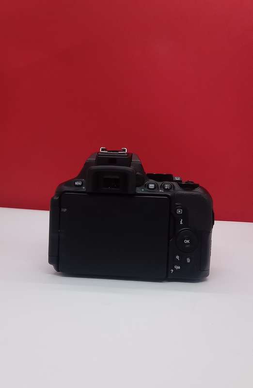 Nikon D5600 slr camera