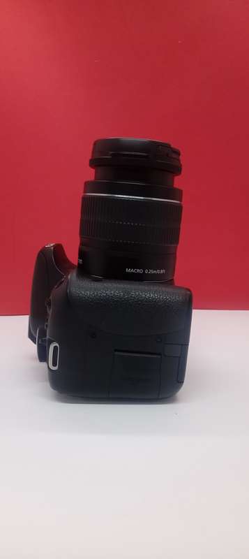 Canon 750D slr camera
