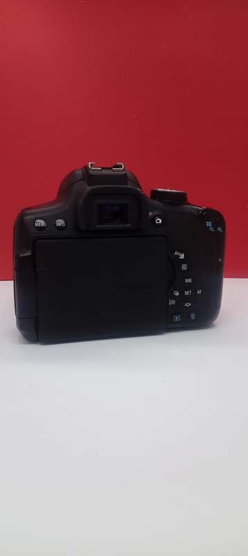 Canon 750D slr camera