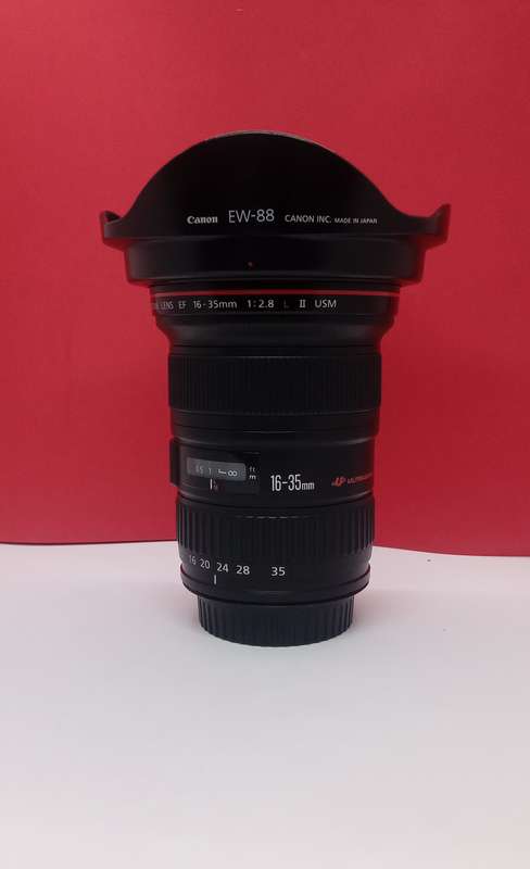 Canon EF 16-35mm 1:2.8 L II USM lens