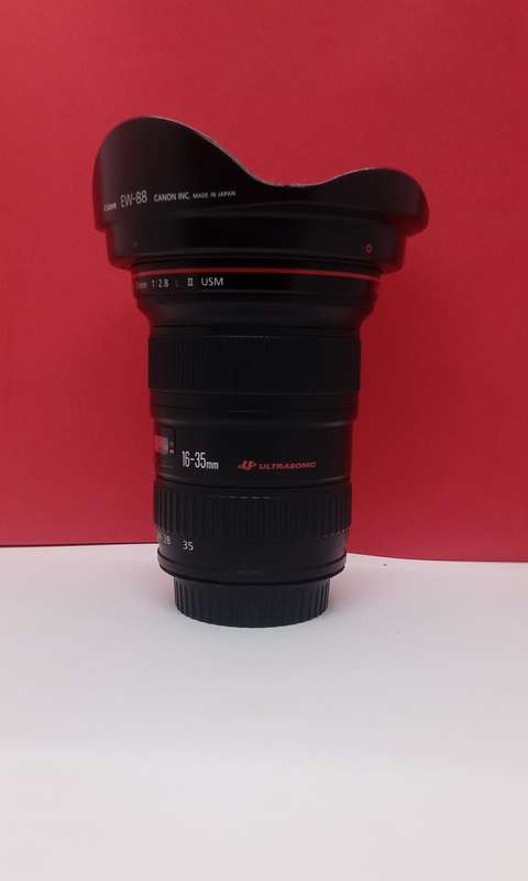 Canon EF 16-35mm 1:2.8 L II USM lens