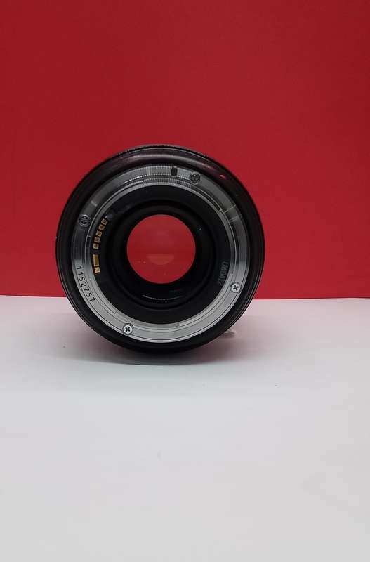 Canon 24-70mm 1:2.8 L USM standard zoom lens