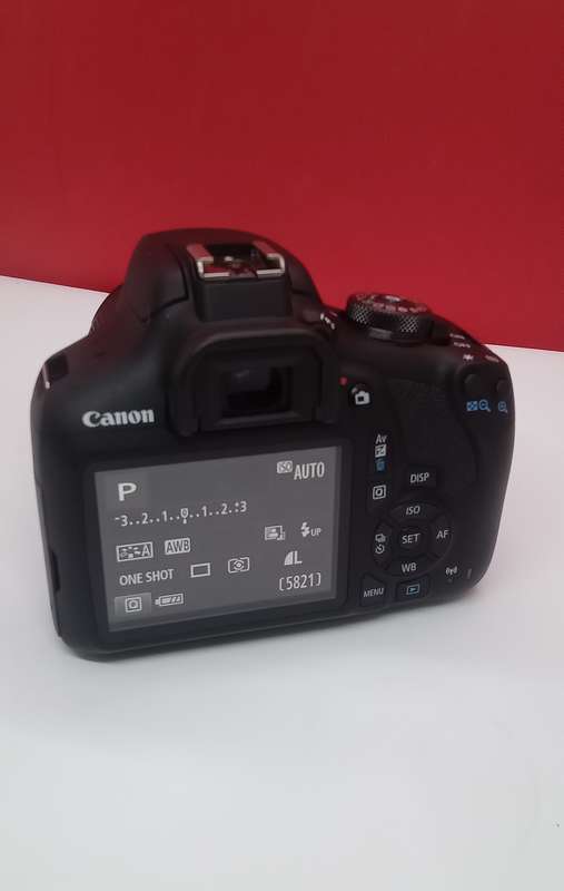 Canon 2000d slr camera