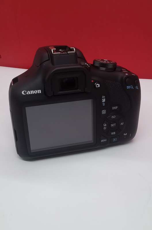 Canon 2000d slr camera